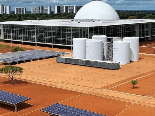 Instalação de hidrogênio verde em campo seco no Brasil, representando lei tardia aprovada pela CLDF em meio à crise climática.