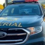 Viatura da Polícia Federal em frente ao edifício sede em Brasília, representando ordem ignorada de retorno dos EUA.