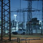 Subestação elétrica no DF com viatura da PM e indícios de tentativa de furto de cabos.