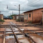 Tubulações clandestinas de água vazando em rua de Brasília, representando falhas na Caesb e ameaça à saúde pública no DF.