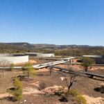 Reservatórios de água inaugurados em Sobradinho, com estruturas de saneamento no planalto central brasileiro.