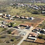 Vista aérea de regiões administrativas urbanas em expansão no Brasil