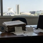 Documentos apreendidos pela Polícia Civil sobre descontos irregulares em aposentadorias no DF