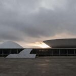Vista do Palácio do Buriti em Brasília ao entardecer