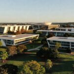 Campus da UnDF em Brasília com prédios e áreas verdes
