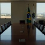 Sala de reuniões vazia no Congresso Nacional em Brasília sobre negociações do MDB-DF