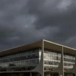 Câmara Legislativa do DF em Brasília, homenagem a instituto de advogados com críticas por ineficácia