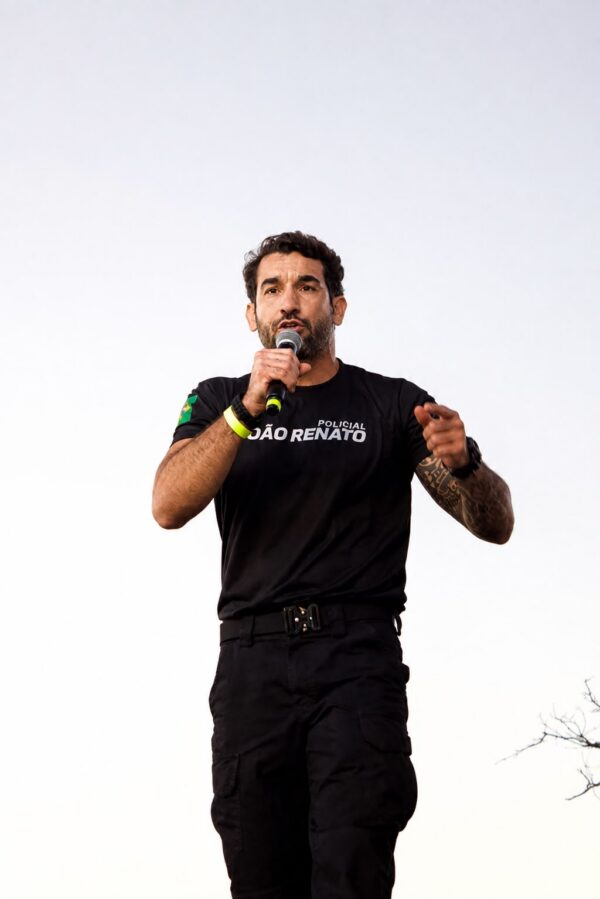 Policial João Renato em discurso forte defende mais segurança pro DF, proteção das famílias e valorização das força de segurança, com destaque pra polícia penal