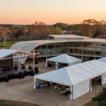 Palco de teatro no Sesc-DF preparado para shows culturais em Brasília