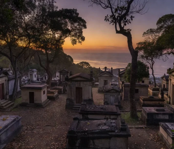 Cemitério no Rio de Janeiro ao entardecer